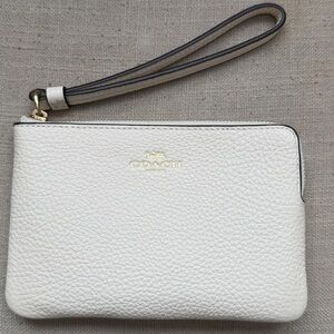 Coach Pebbled Cream Wristlet with Black Accents ❤️ NWT & Store Bag